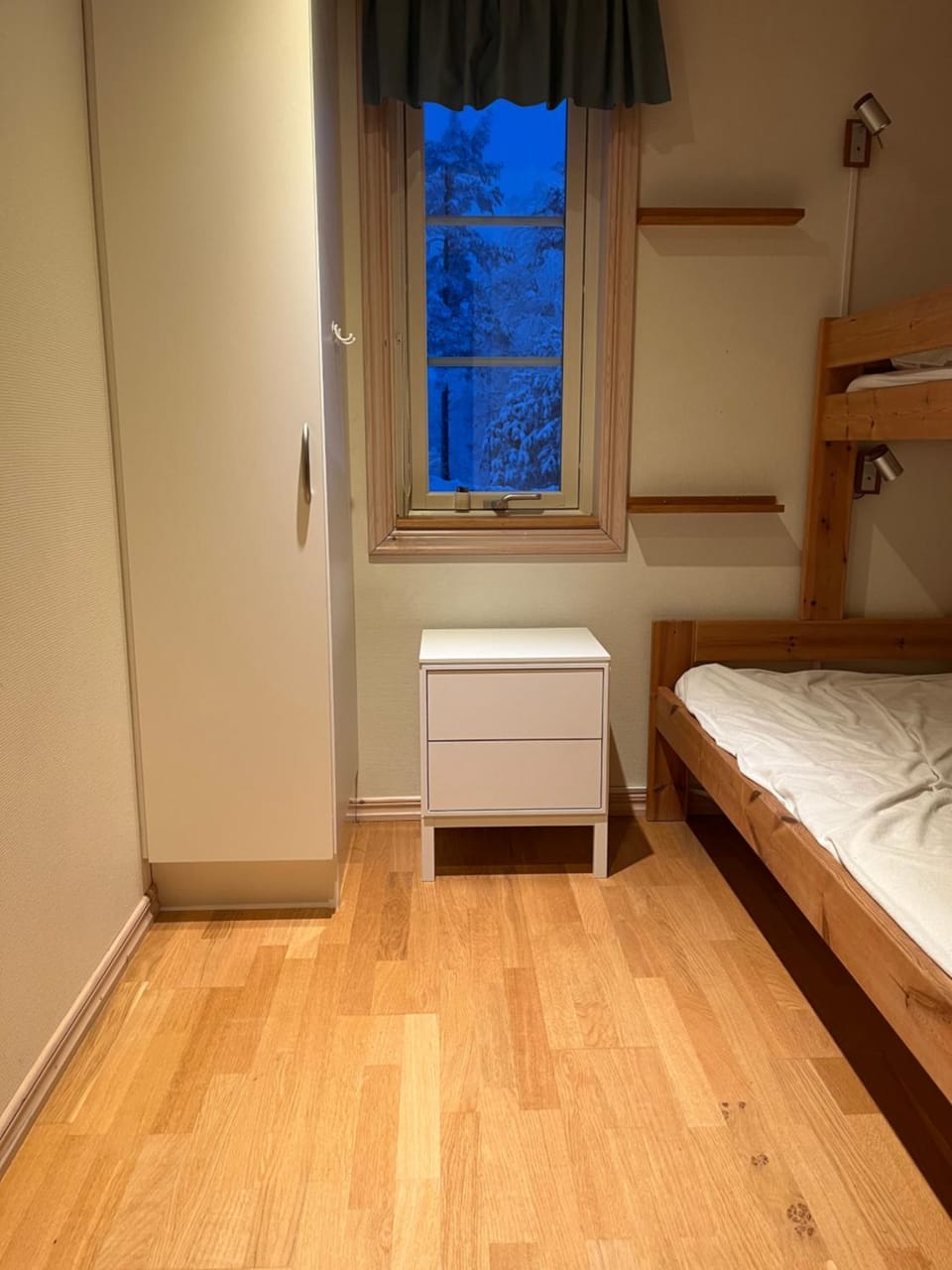 Branäs med vedeldad badtunna House in Sweden