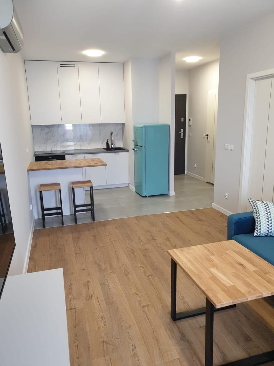 Kitchen or kitchenette, Dining area, stove