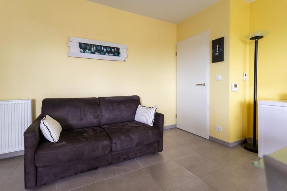 TV and multimedia, Living room, Seating area, internet