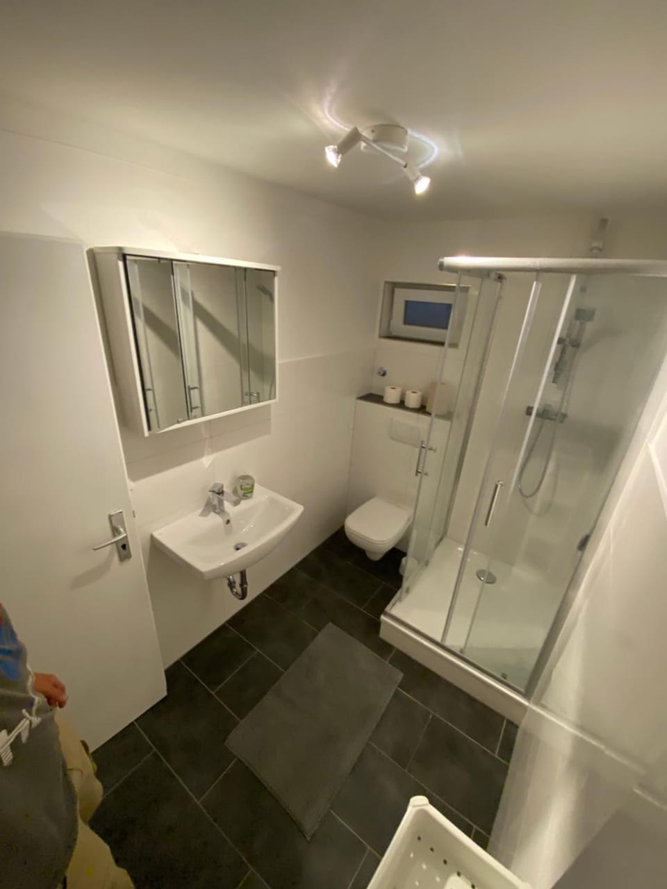 Shower, Toilet, Bathroom, heating, towels