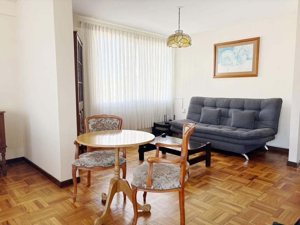 Apartamento con hermosa vista y soleado en Sopocachi Apartment in La Paz