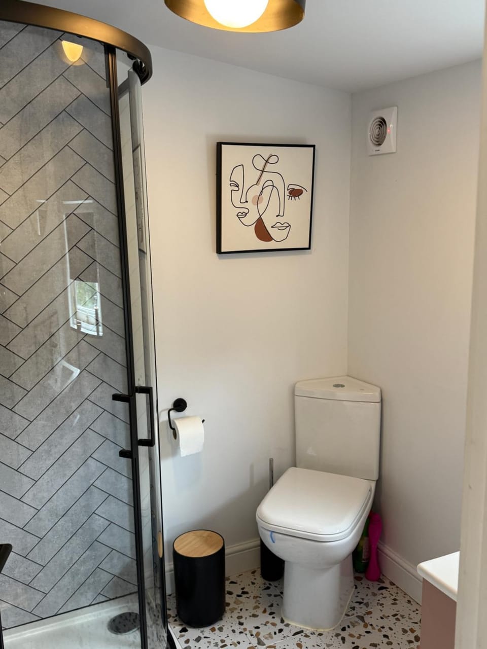 Shower, Toilet