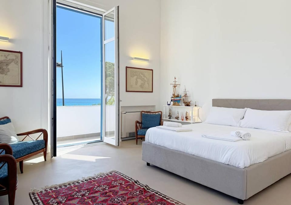Bed, Natural landscape, Photo of the whole room, Bedroom, Sea view