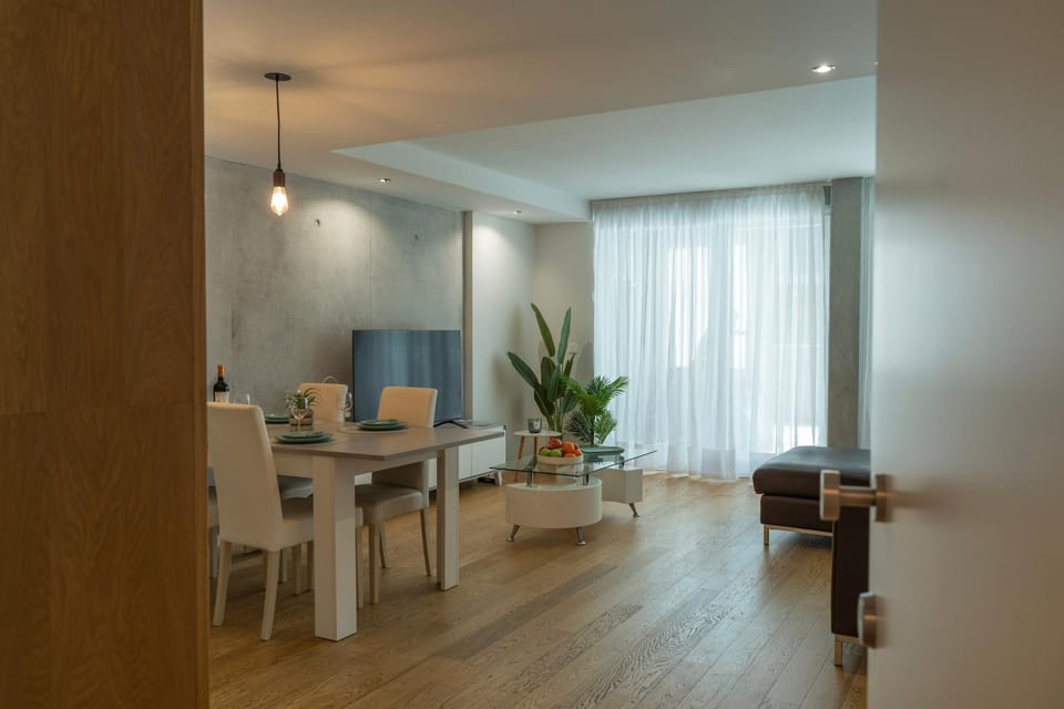 Communal lounge/ TV room, TV and multimedia, Living room, Seating area, Dining area