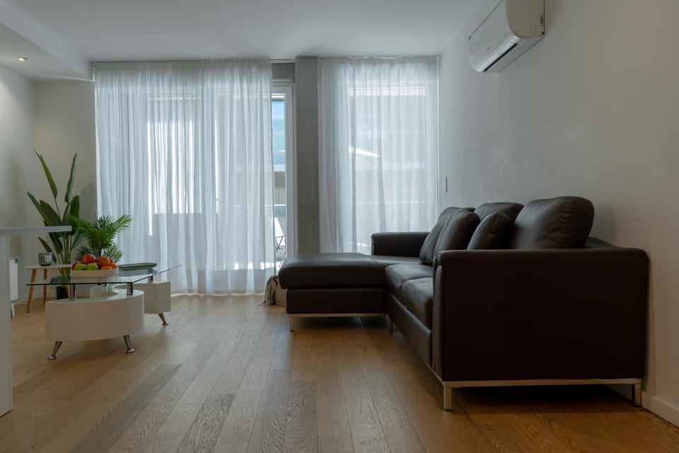 TV and multimedia, Living room, Seating area, air conditioner