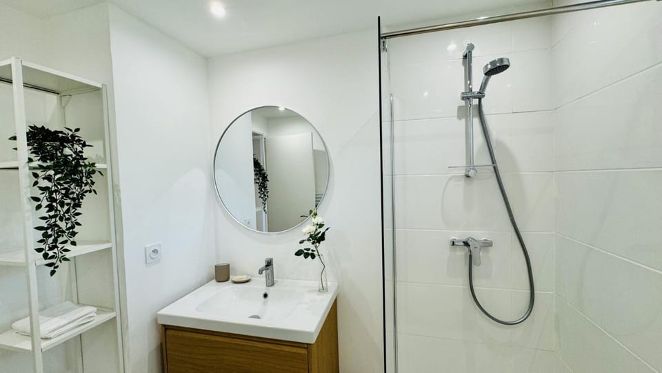 Shower, Bathroom, towels