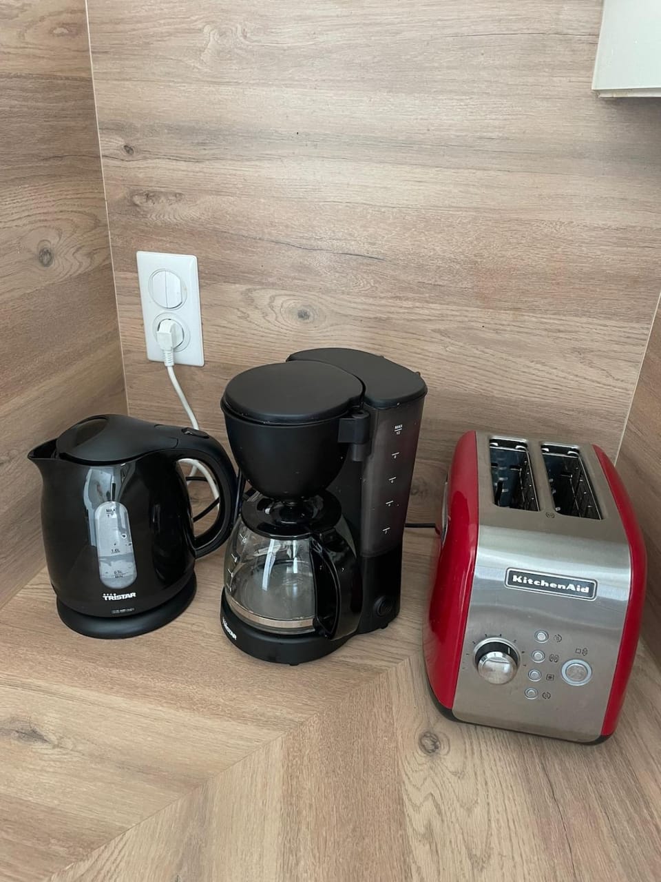 Coffee/tea facilities, toaster