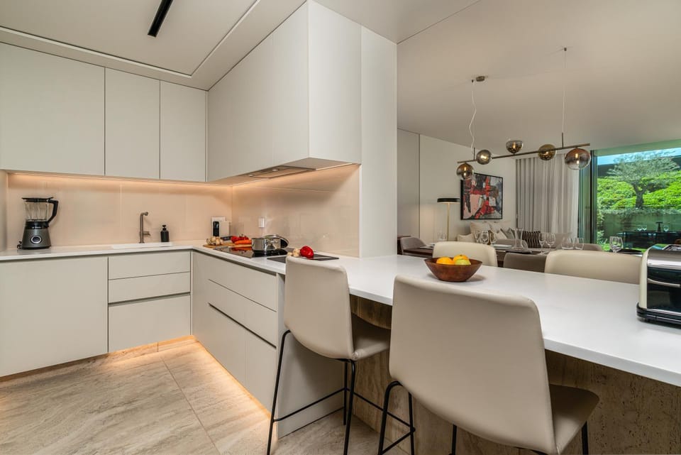 Coffee/tea facilities, Kitchen or kitchenette, Dining area, dishwasher, minibar, oven, stove, toaster