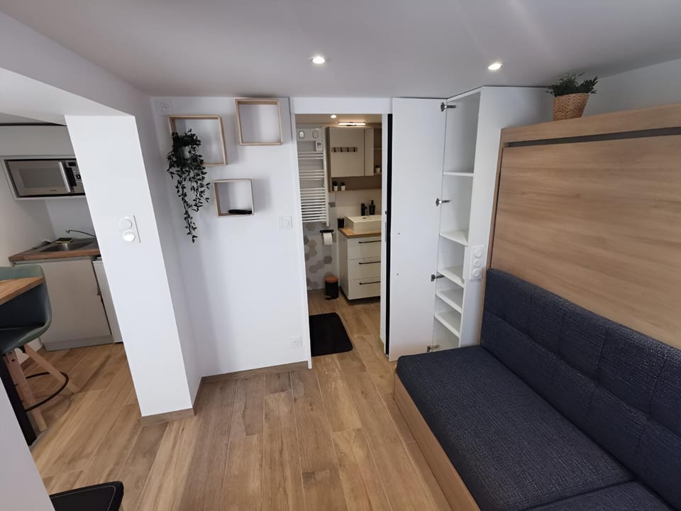 Bathroom, Living room, Bedroom, kitchen