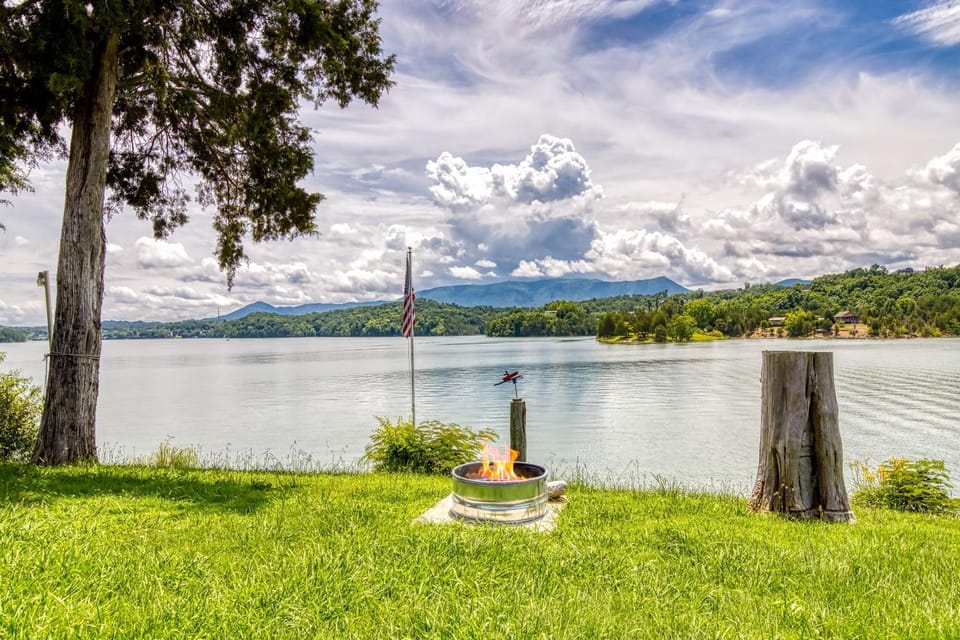 Nearby landmark, Day, Natural landscape, Fishing, Lake view, Mountain view