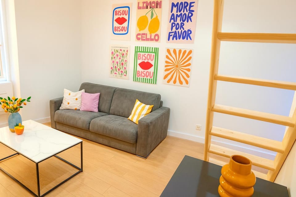 Living room, Seating area
