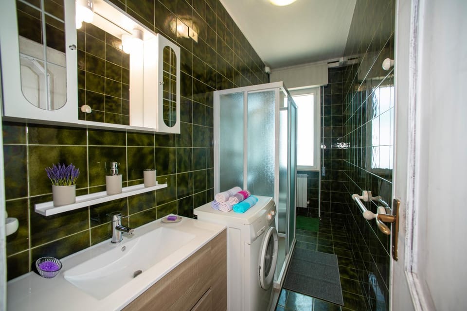 Shower, Bathroom, towels