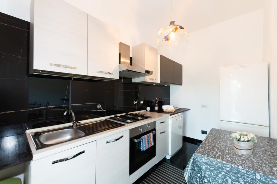 Kitchen or kitchenette, Dining area, dishwasher, oven, pet friendly, stove