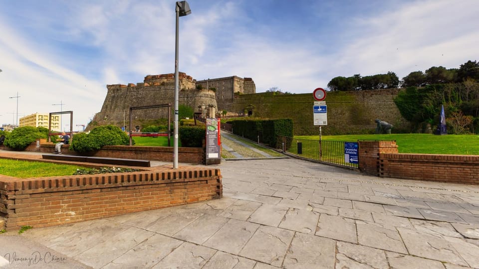 Nearby landmark, Day, Natural landscape, Landmark view, Location