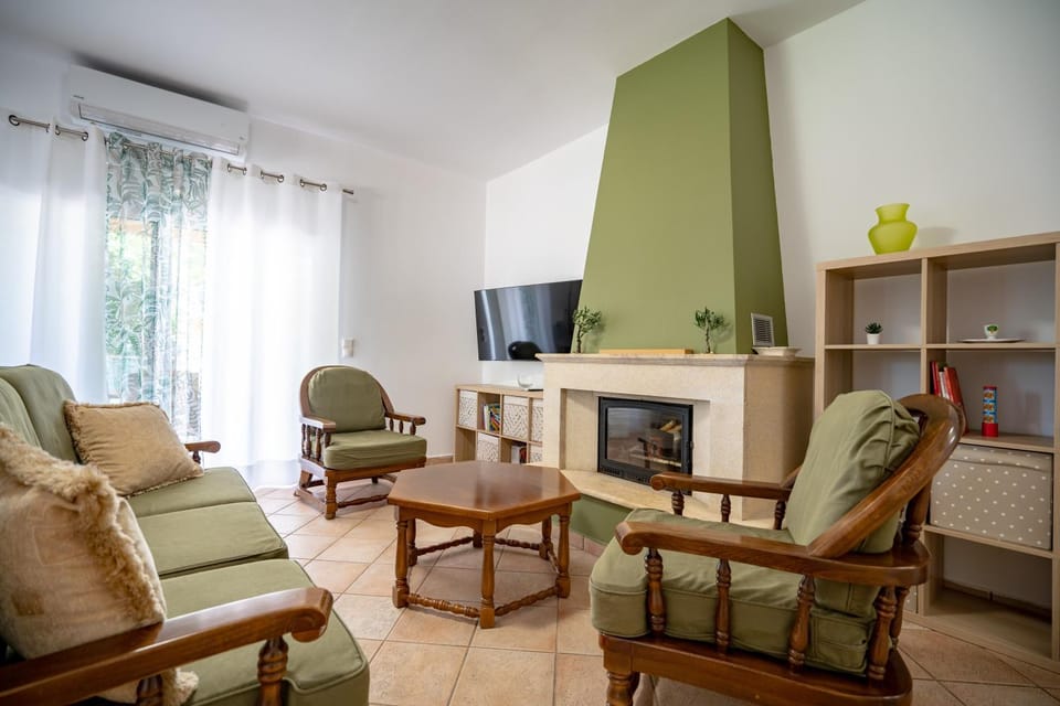 G&A Family Home near the Beach by MΡS House in East Attica Regional Unit, Greece