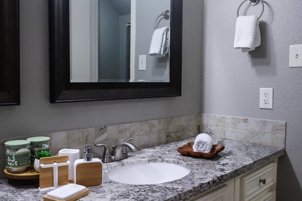 Peaceful stay near TX-6 & Bellaire House in Mission Bend