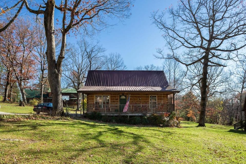 Lookout Mountain Valentine Drive Cabin #2 Cabin in Alabama