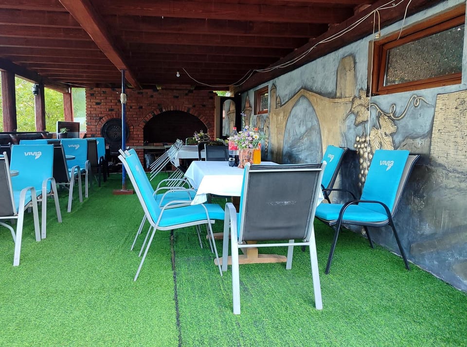 Patio, Day, Living room, Seating area, sunbed