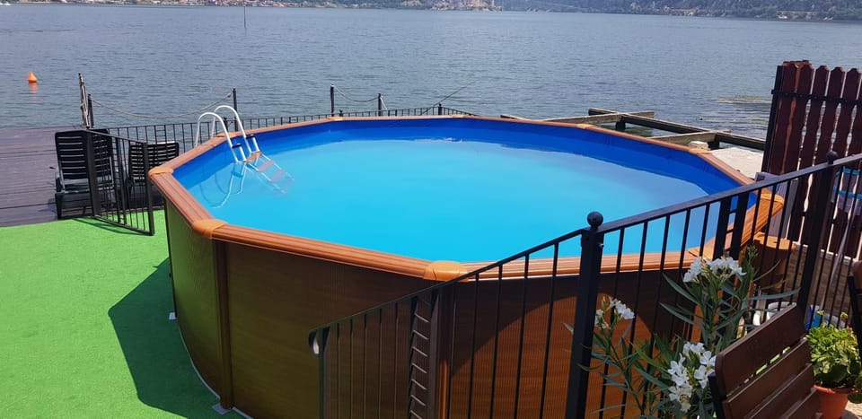 Swimming pool, Swimming pool