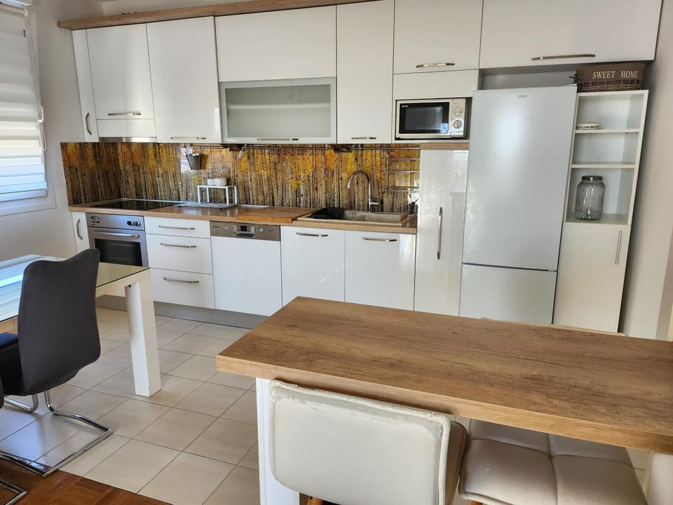Apartman Maneo with free parking in garage Apartment in Split