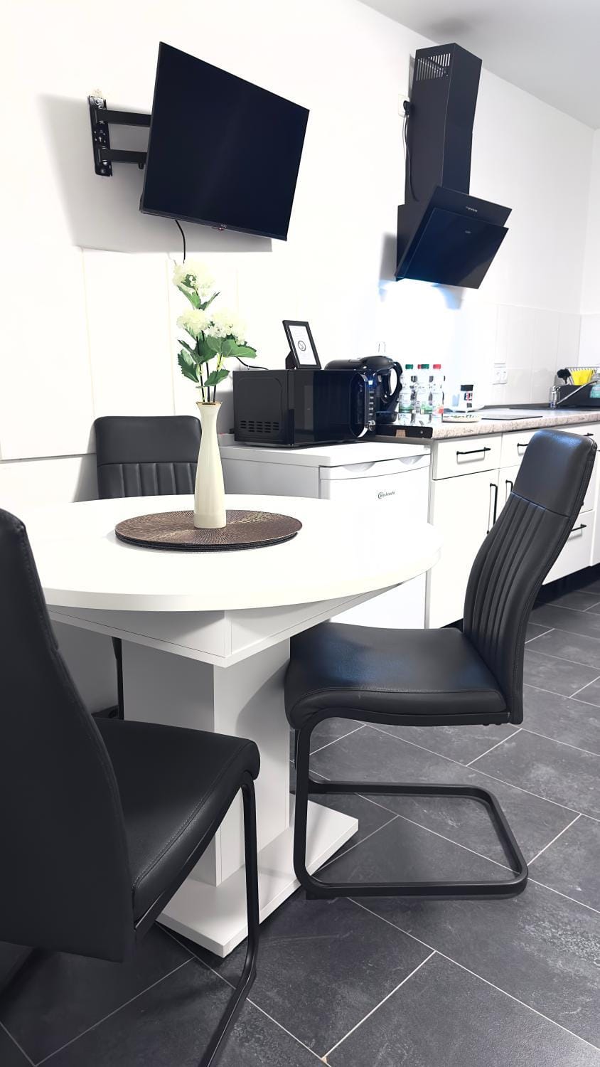 TV and multimedia, Kitchen or kitchenette, Dining area