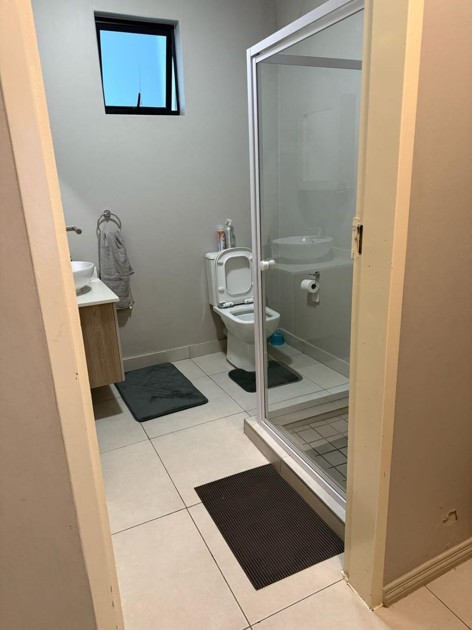 Shower, Toilet, Bathroom, towels