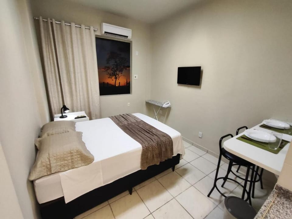 Bed, TV and multimedia, Photo of the whole room, air conditioner