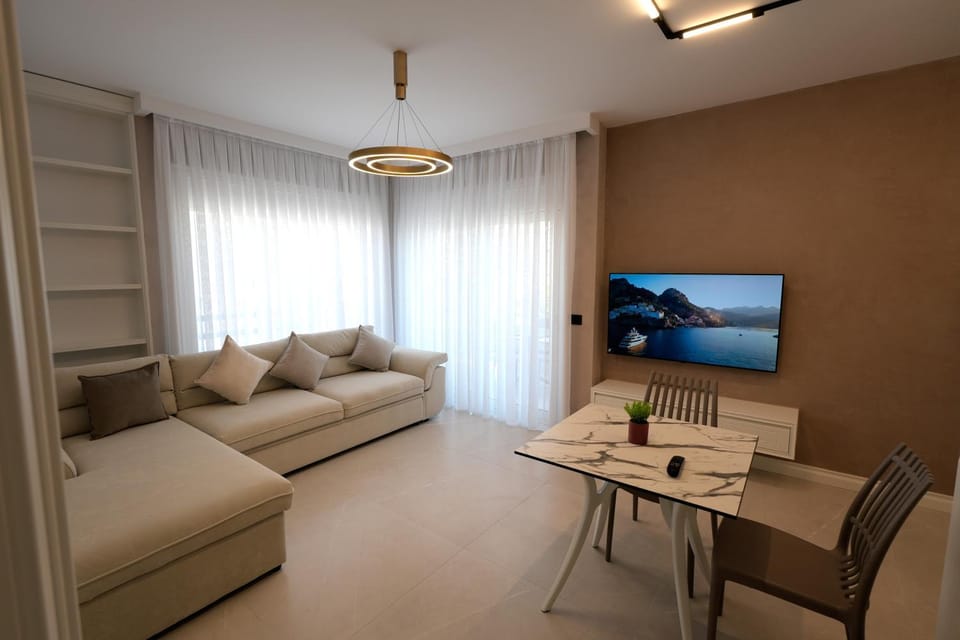 TV and multimedia, Seating area, Dining area