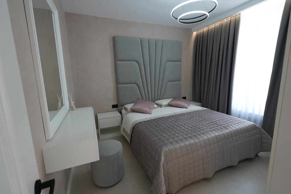 Photo of the whole room, Bedroom