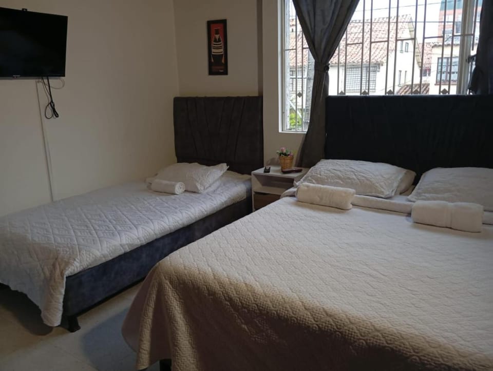 Casa Hotel Pontevedra - cerca a la clínica Shaio, Vacation rental in Bogota