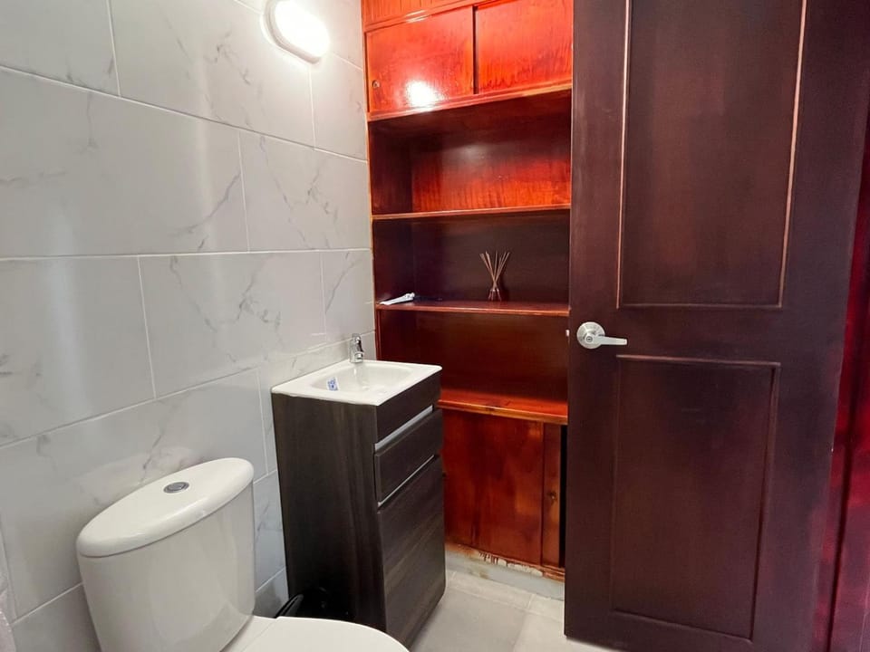 Casa Hotel Pontevedra - cerca a la clínica Shaio, Vacation rental in Bogota
