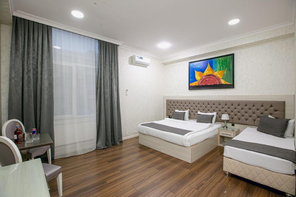 Bed, TV and multimedia, Photo of the whole room, Bedroom, towels