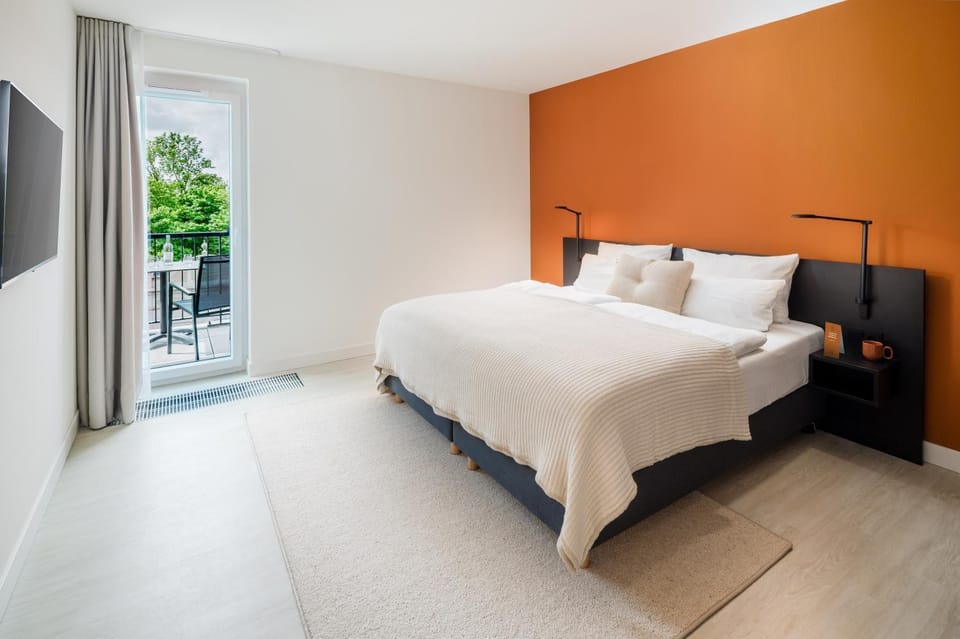 Bed, TV and multimedia, Photo of the whole room, Bedroom, wardrobe