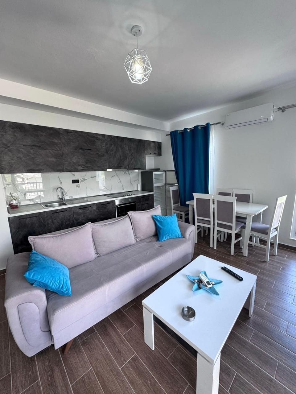 Kitchen or kitchenette, Living room, Seating area