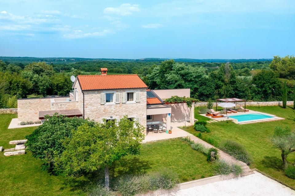 Property building, Garden, Swimming pool