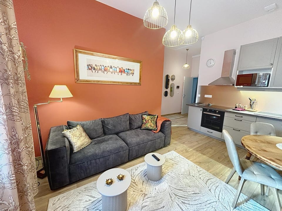 Coffee/tea facilities, Living room, Seating area, Dining area, pet friendly, stove, toaster