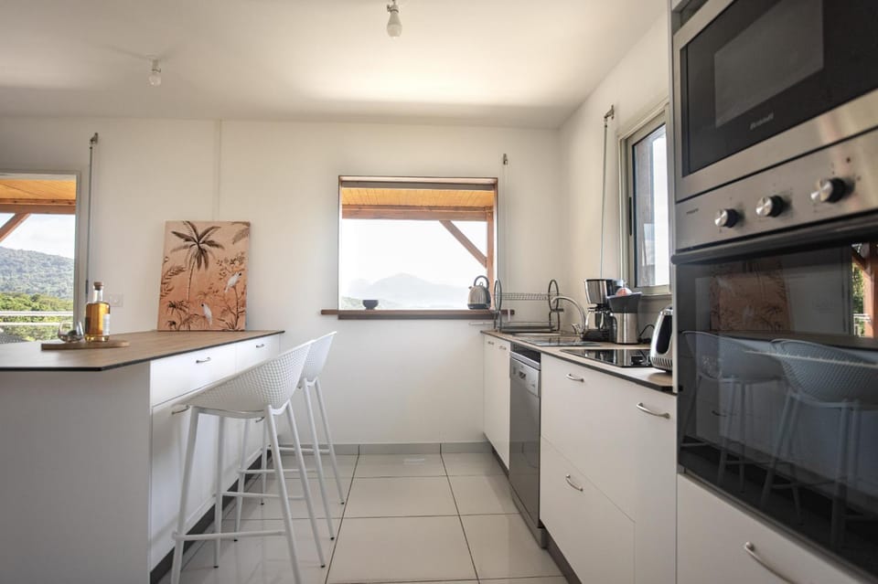 Kitchen or kitchenette, Dining area, dishwasher, stove