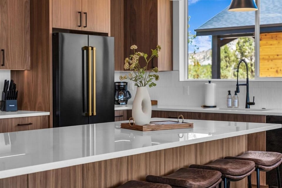 High Desert Home Modern Luxury Near Zion NP House in Orderville