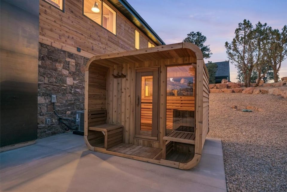 High Desert Home Modern Luxury Near Zion NP House in Orderville