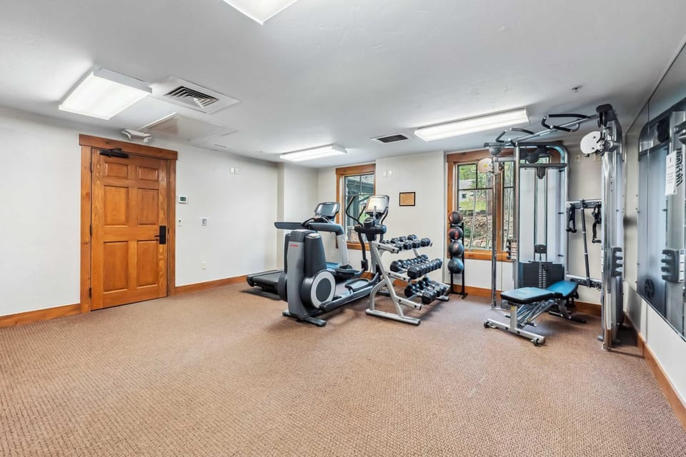 Central Breck Stay Shared Hot Tub plus Ski Access House in Breckenridge