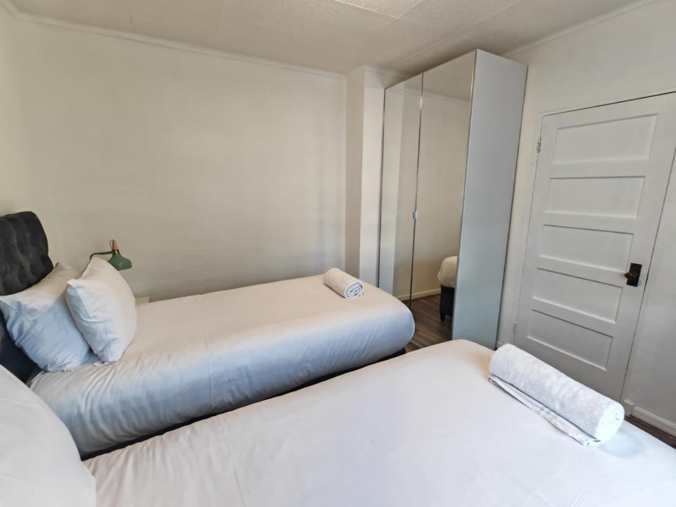 Lovely Apartment With Private Garden & Parking Apartment in London