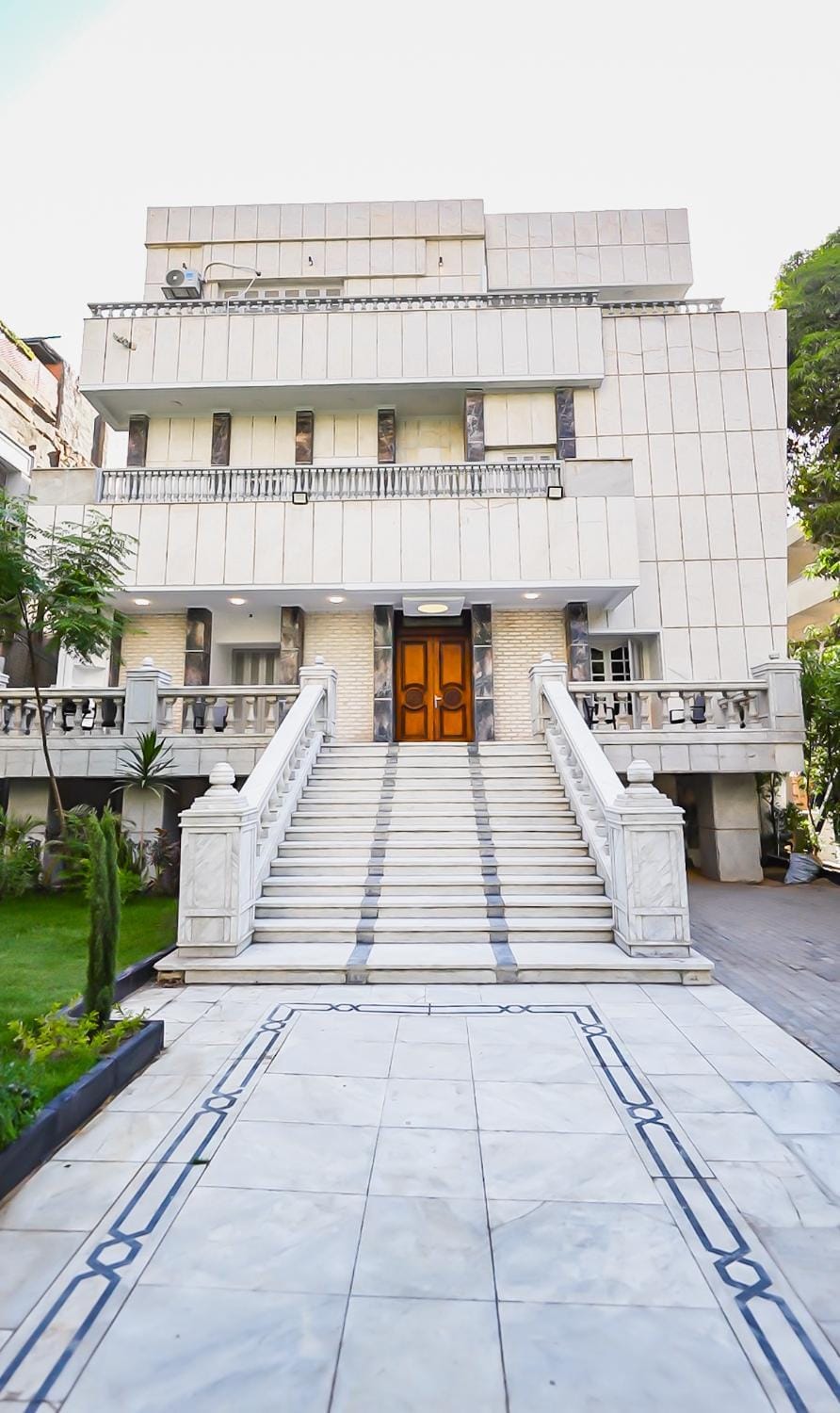 Property building, Facade/entrance, Day