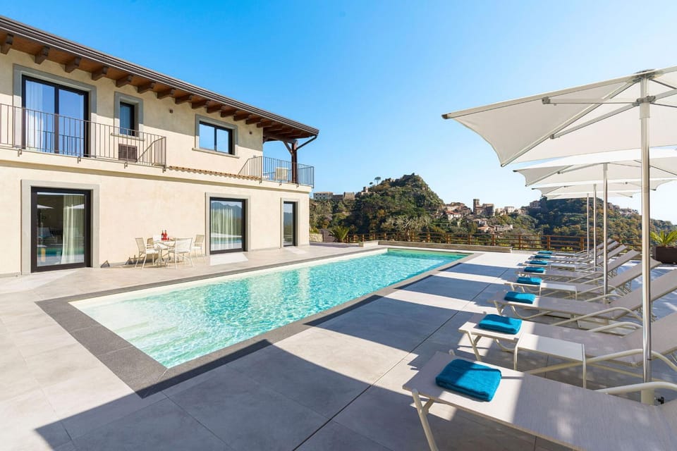 Property building, Facade/entrance, Spring, Activities, Summer, Garden, Area and facilities, Swimming pool