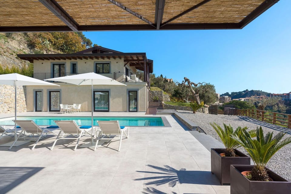 Property building, Facade/entrance, Spring, Activities, Summer, Garden, Area and facilities, Swimming pool