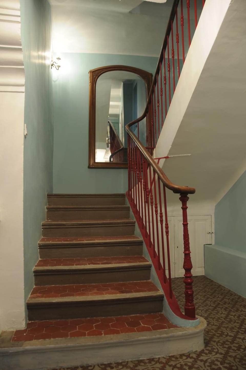 Decorative detail, Area and facilities