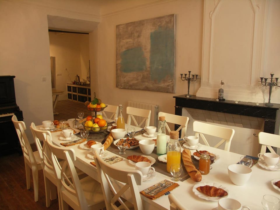 Living room, Dining area, Continental breakfast