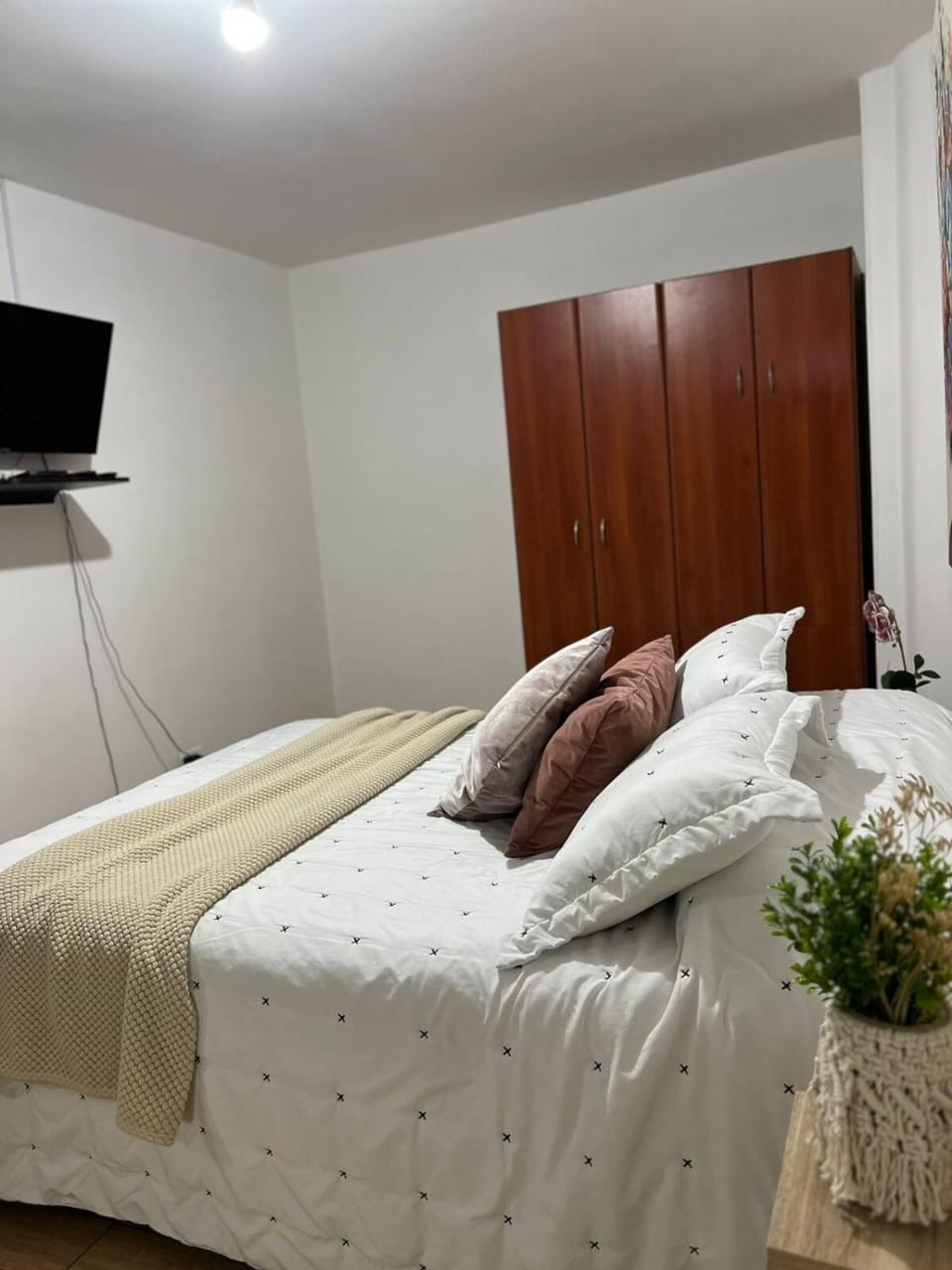 Bed, TV and multimedia, Bedroom, wardrobe