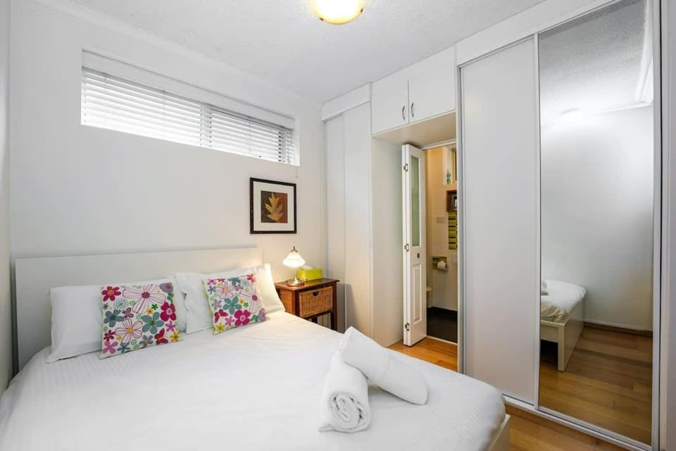 Central & Cozy Fitzroy Studio Apartment with parking Apartment in Melbourne