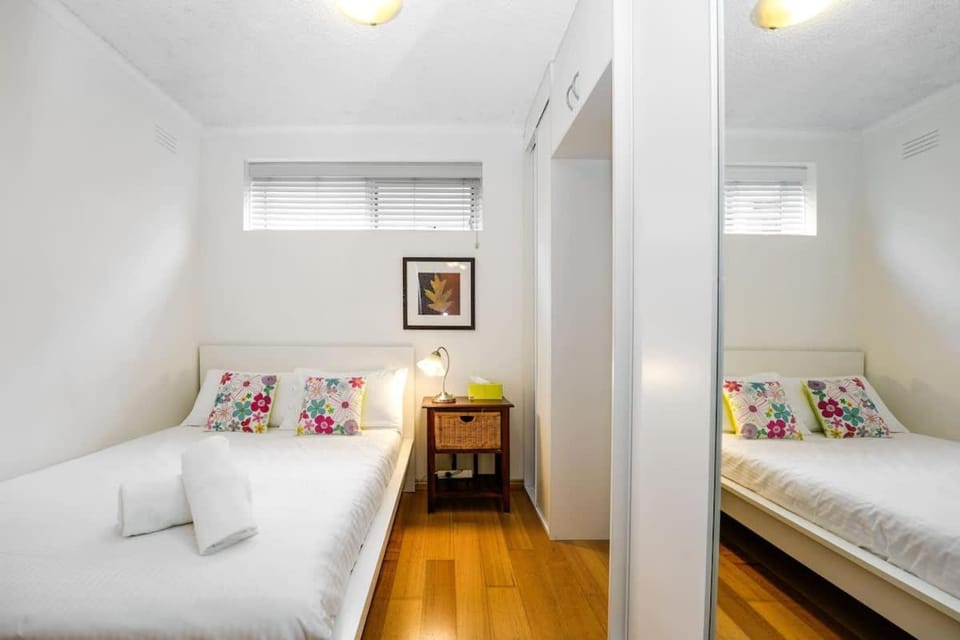 Central & Cozy Fitzroy Studio Apartment with parking Apartment in Melbourne