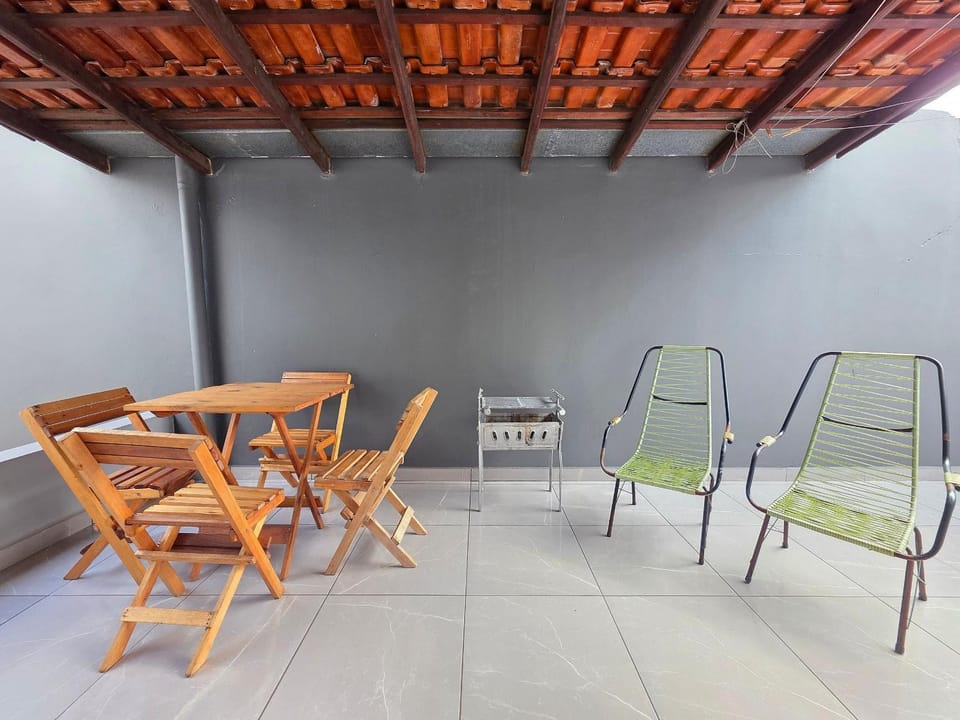 Casa ao lado da Av Das Cataratas com quintal House in Foz do Iguaçu